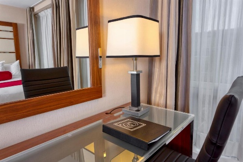 Le Cantlie Suites Hotel image 17